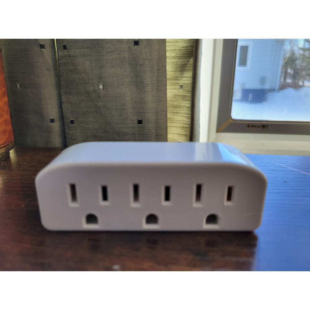 MDE Current Tap Model MD-302N - 15A 125V 3-Plug Splitter, ground, tri, White